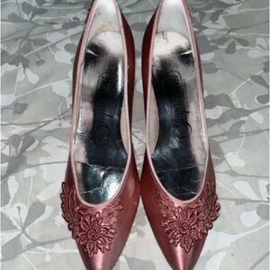 Chic Embroidered Satin Heels in Mauve